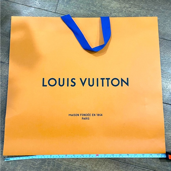 Louis Vuitton Large Paper Gift Bag - Picture 2 of 4